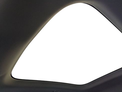 New 2026 Nissan Leaf Platinum+ w/ Cargo Package (Platinum+) FWD image 19