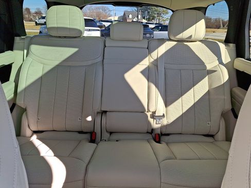 New 2026 Land Rover Range Rover Long Wheelbase SE AWD/4WD image 15