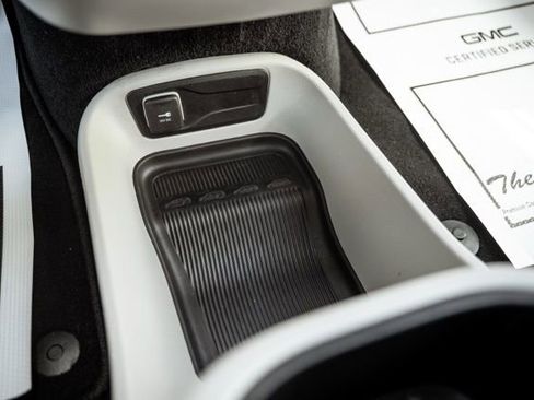 Used 2024 Chrysler Pacifica Touring-L image 24