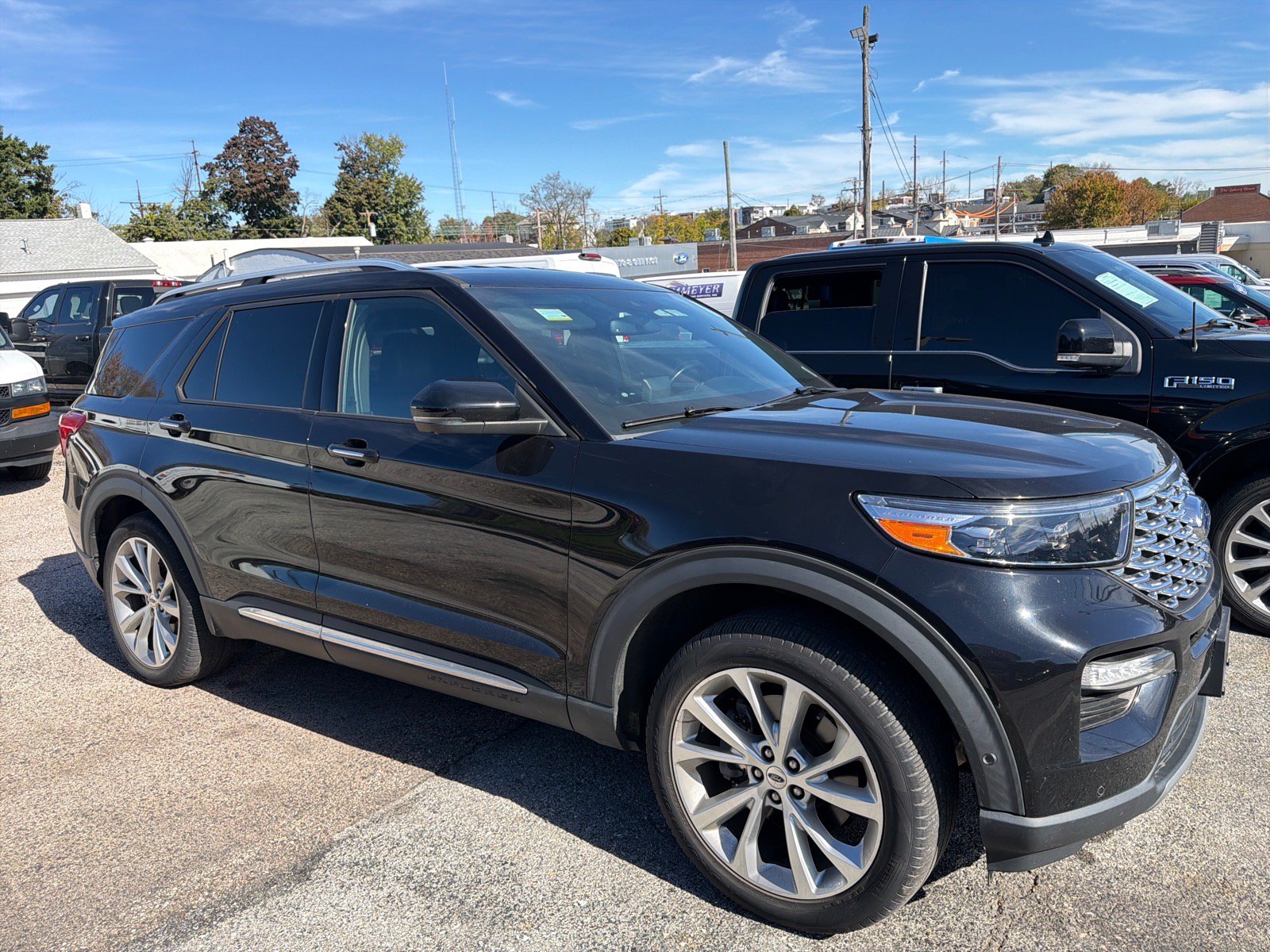 Used 2021 Ford Explorer Platinum w/ Premium Technology Package AWD/4WD image 3