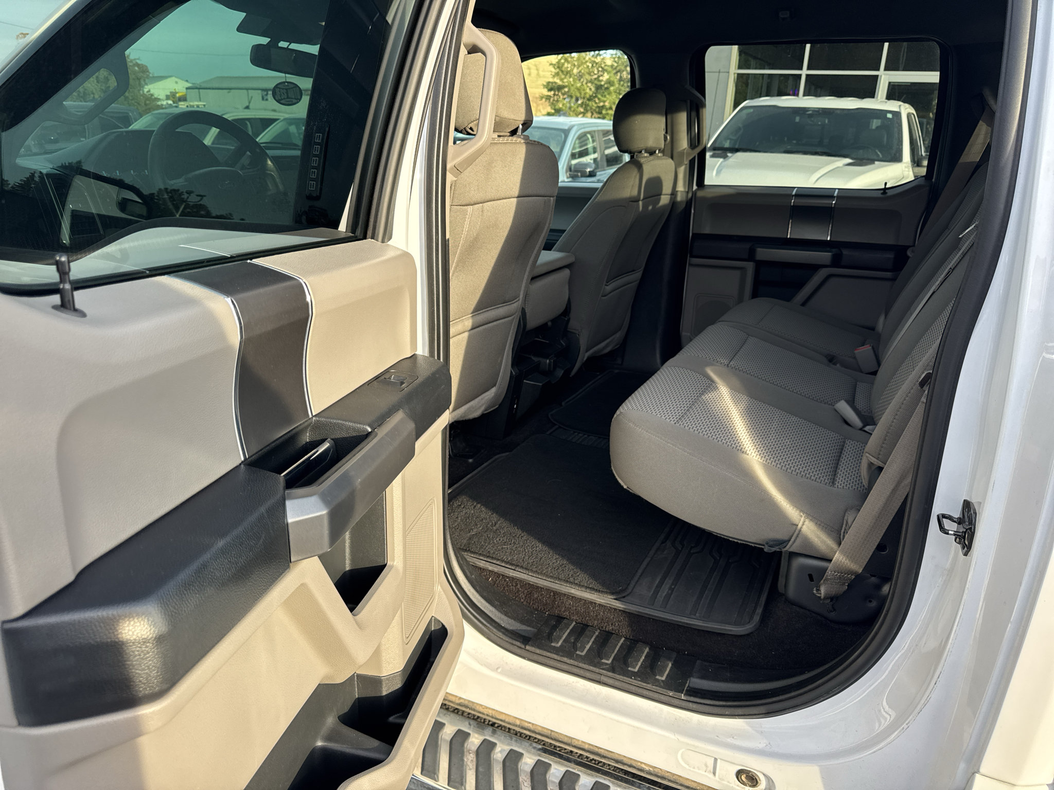 Used 2019 Ford F150 XLT w/ Equipment Group 302A Luxury AWD/4WD image 12