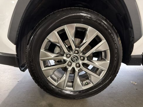 Used 2020 Toyota RAV4 XLE Premium FWD image 12