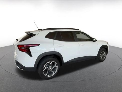 Used 2025 Chevrolet Trax LT FWD image 14