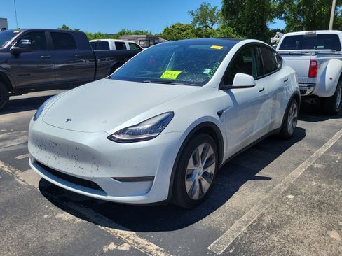 Used 2021 Tesla Model Y Long Range AWD/4WD image 3
