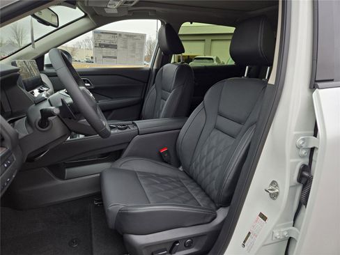 New 2026 Nissan Rogue Platinum w/ Tech Package AWD/4WD image 10