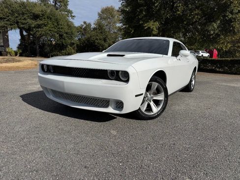 Used 2018 Dodge Challenger SXT image 29