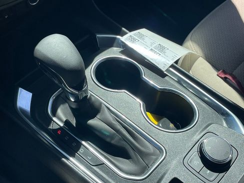 Used 2022 Chevrolet Traverse LS image 6