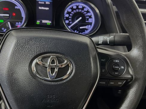 Used 2018 Toyota Camry LE image 20