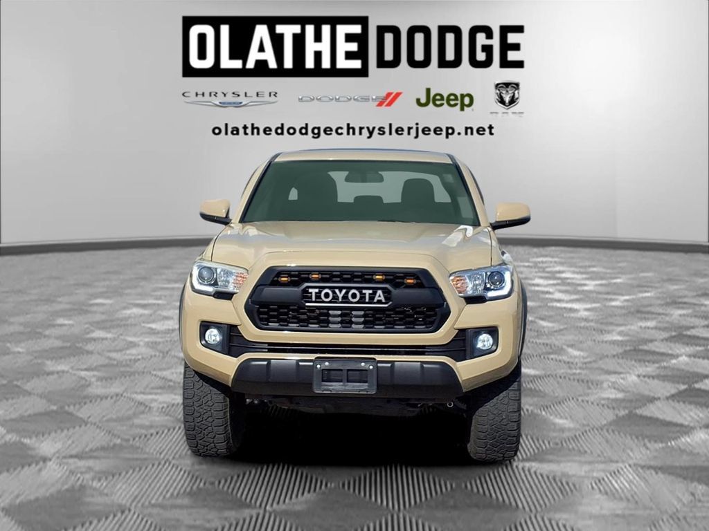 Used 2017 Toyota Tacoma TRD Off-Road AWD/4WD image 33