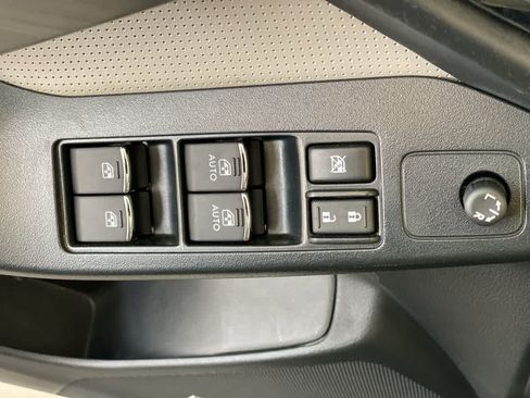 Used 2017 Subaru Forester 2.5i Limited AWD/4WD image 16