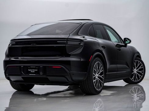 New 2026 Porsche Macan 4 Electric AWD/4WD image 11