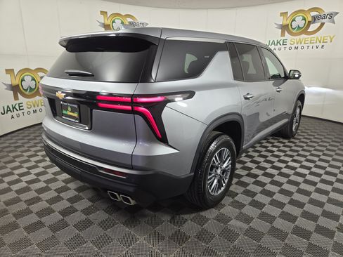 Used 2024 Chevrolet Traverse LS FWD image 9