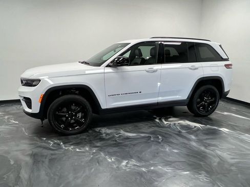 Used 2024 Jeep Grand Cherokee Altitude image 20