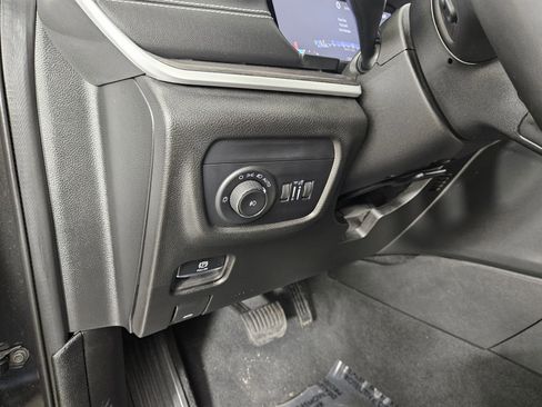 Used 2024 Jeep Grand Cherokee Limited w/ Black Appearance Package AWD/4WD image 19