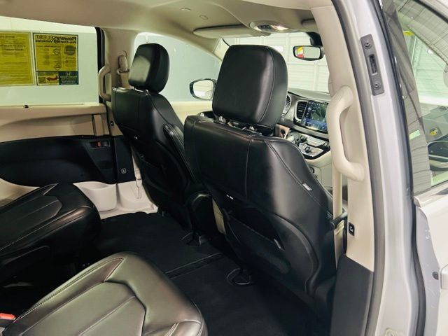 Used 2024 Chrysler Pacifica Touring-L FWD image 29