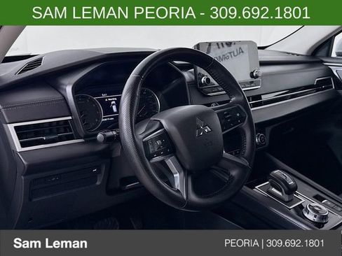 Used 2024 Mitsubishi Outlander SE image 9