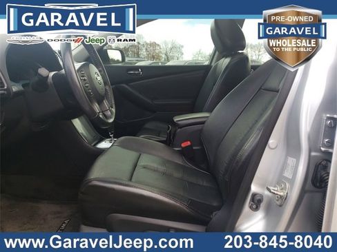 Used 2012 Nissan Altima 3.5 SR w/ Sport Pkg image 2