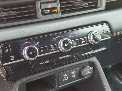 Used 2025 Honda Pilot Sport image 25