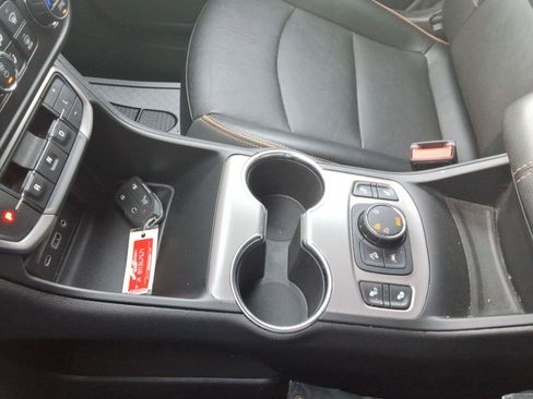 Used 2023 GMC Terrain AT4 image 17