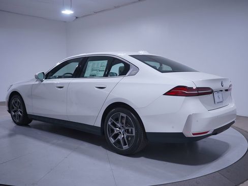New 2026 BMW 530i image 3