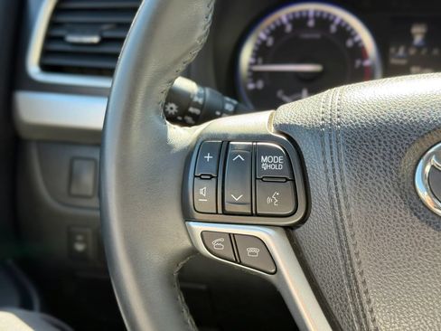 Used 2016 Toyota Highlander XLE AWD/4WD image 18