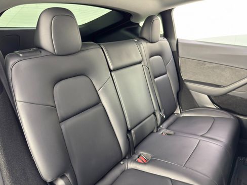 Used 2024 Tesla Model Y Long Range image 40