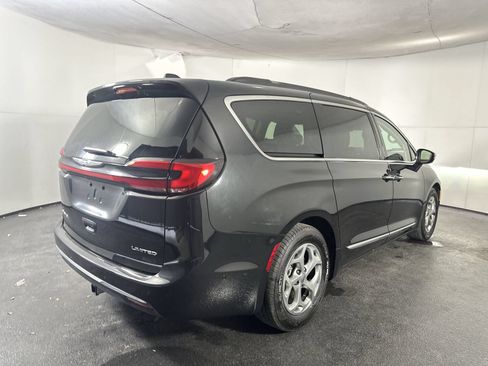 Used 2022 Chrysler Pacifica Limited FWD image 8