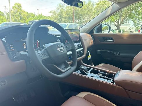 New 2026 Nissan Pathfinder Platinum FWD image 5