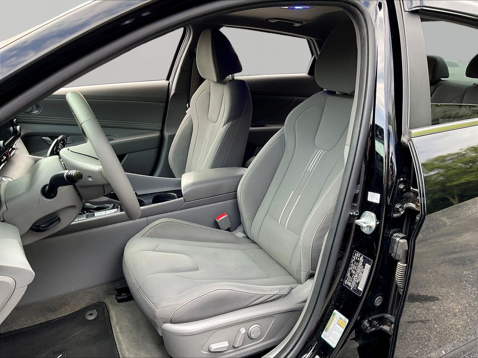 Used 2022 Hyundai Elantra SEL w/ Convenience + Premium Package FWD image 21