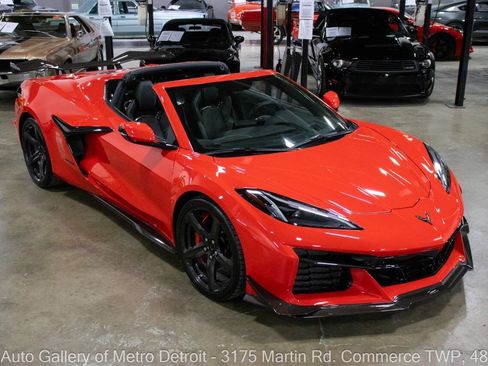 Used 2023 Chevrolet Corvette Z06 w/ Z07 Performance Package RWD image 10