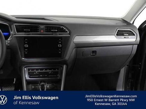 Certified 2022 Volkswagen Tiguan SE image 18