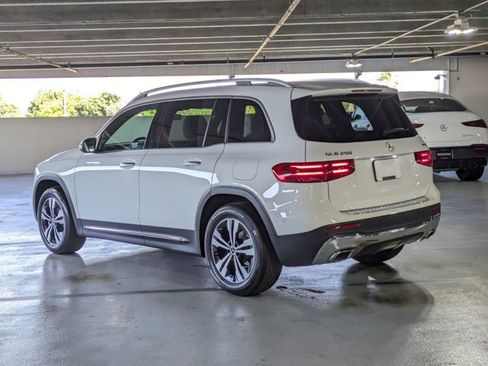 New 2025 Mercedes-Benz GLB 250 4MATIC image 18