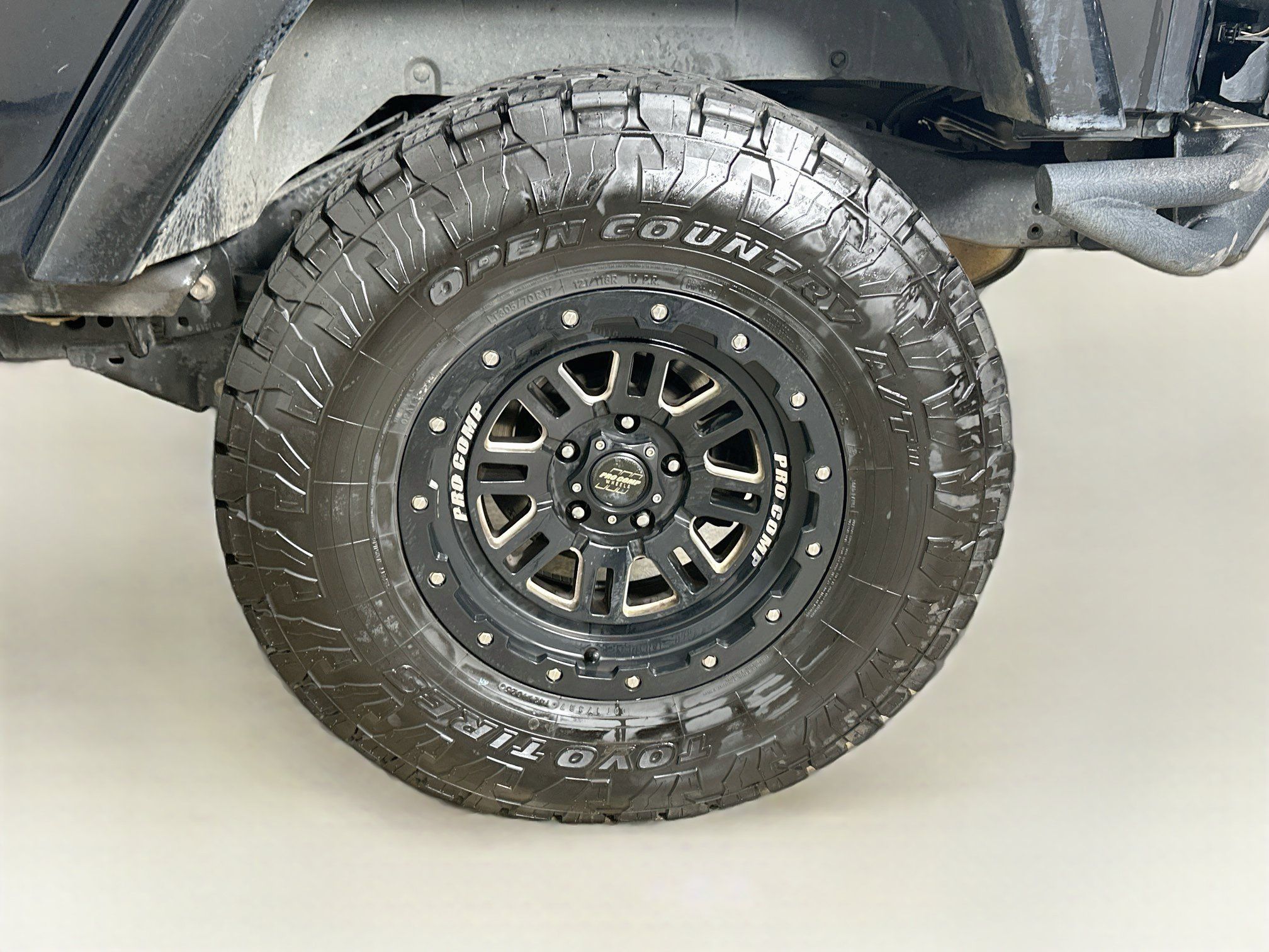 Used 2015 Jeep Wrangler Unlimited Sahara w/ Connectivity Group AWD/4WD image 11