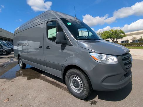 Used 2025 Mercedes-Benz Sprinter 2500 image 1