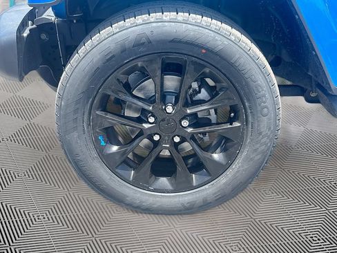 Used 2023 Jeep Wrangler Unlimited Sahara AWD/4WD image 34