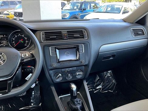 Used 2017 Volkswagen Jetta S FWD image 9