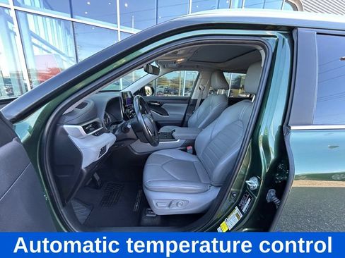 Used 2023 Toyota Highlander XLE FWD image 17