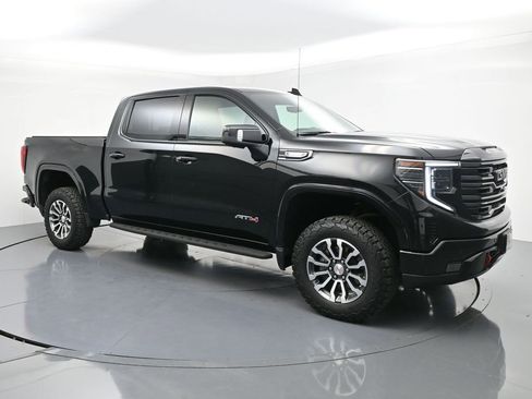 Used 2023 GMC Sierra 1500 AT4 w/ AT4 Premium Package AWD/4WD image 5