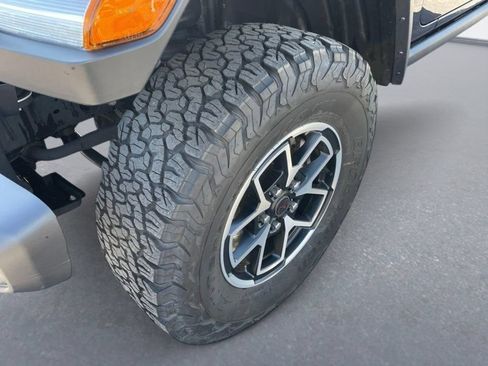 Used 2025 Jeep Wrangler Unlimited Rubicon AWD/4WD image 9