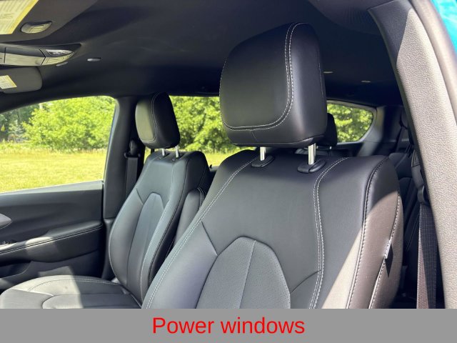 New 2027 Chrysler Pacifica Select FWD image 18
