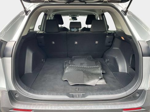 Used 2020 Toyota RAV4 LE FWD image 10