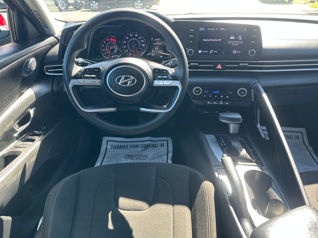 Used 2022 Hyundai Elantra SEL FWD image 25