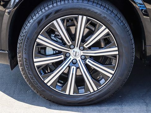 Used 2025 Volvo XC90 B6 Plus AWD/4WD image 11