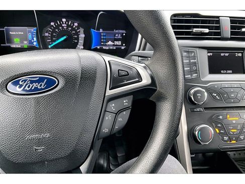 Used 2018 Ford Fusion SE image 19