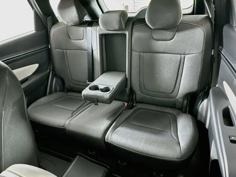 Used 2024 Hyundai Tucson SE FWD image 11