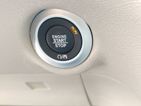 Certified 2024 Chrysler Pacifica Touring-L FWD image 18