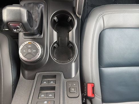 Used 2023 Ford Bronco Outer Banks image 30