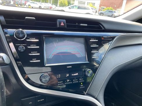 Used 2020 Toyota Camry SE FWD image 19