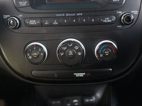 Used 2016 Kia Soul FWD image 33