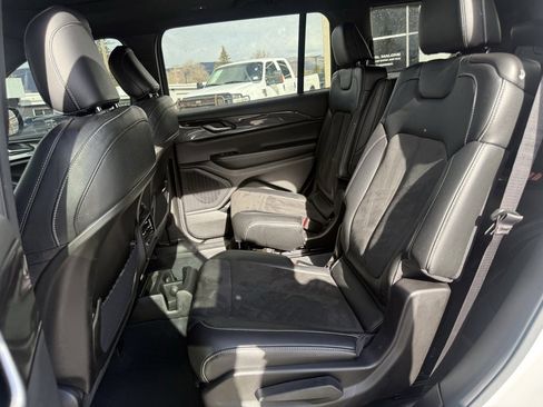 Used 2023 Jeep Grand Cherokee L Laredo image 6